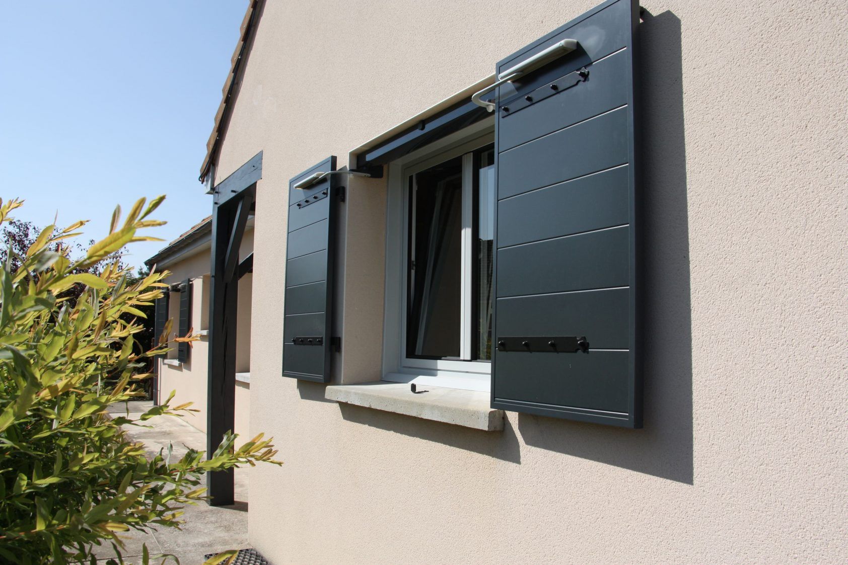 balise-image-lef-la-bazoge-volets-battants-motorises-alu.jpg (2)