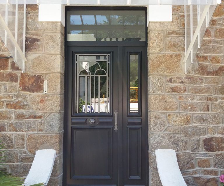 Porte d'entrée sur mesure bois noire Bel'm