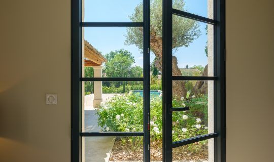 porte fenêtre en aluminium noir saint rémy en provence